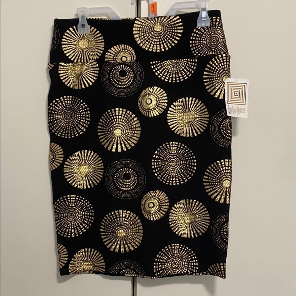 Lularoe NWT black and gold foil Cassie size m